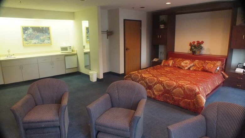 Hotel Q Express Inn & Suites