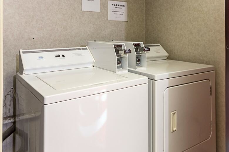 Hotel Q Express Inn & Suites