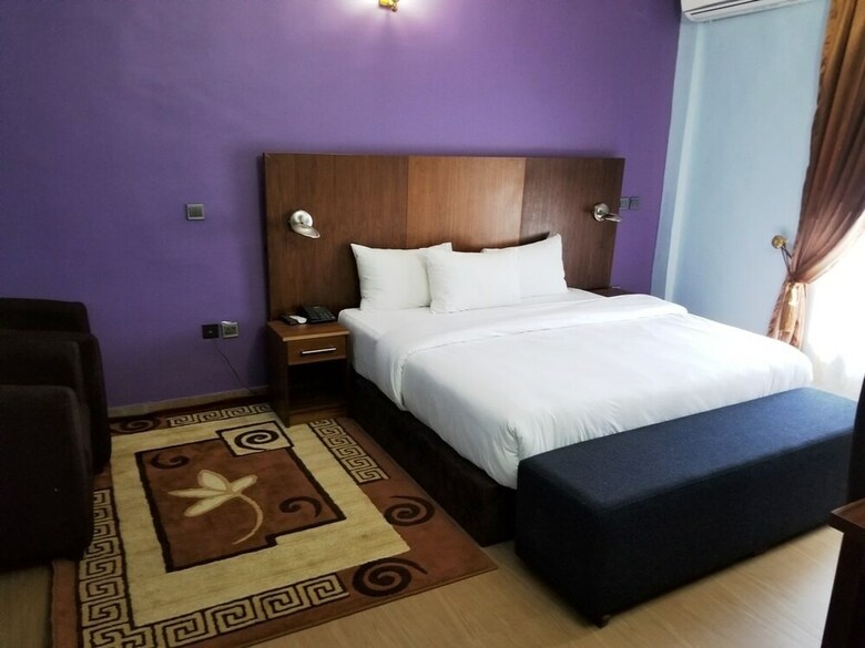 Nandas Hotel
