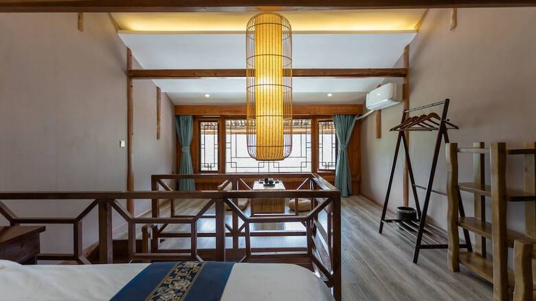 Floral Hotel Xijiang Banshan Yunfu