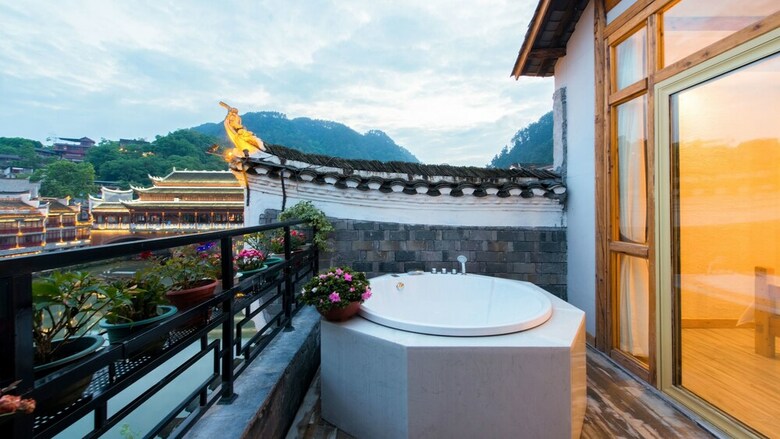 Floral Hotel Fenghuang Huercaowu