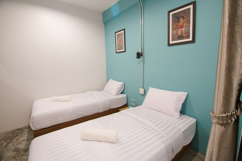 Hotel Suree House