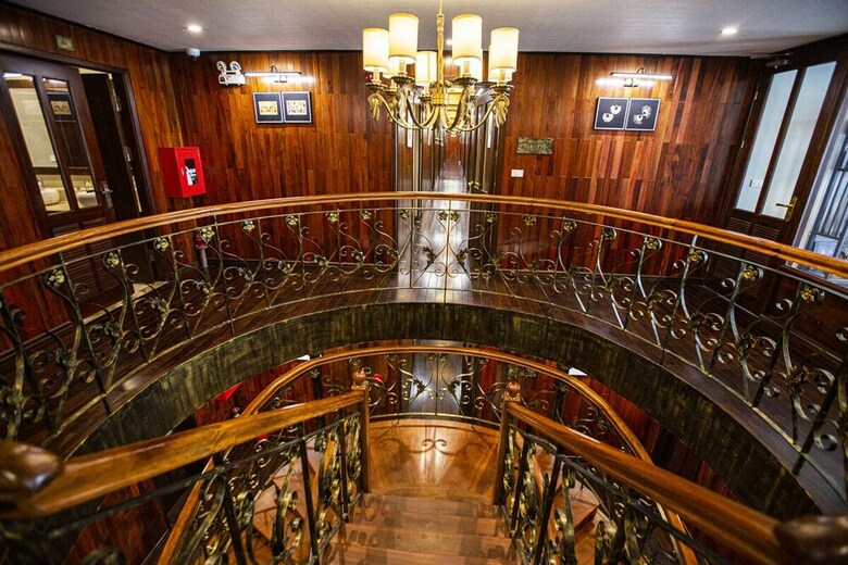 Indochine Cruise Lan Ha Bay