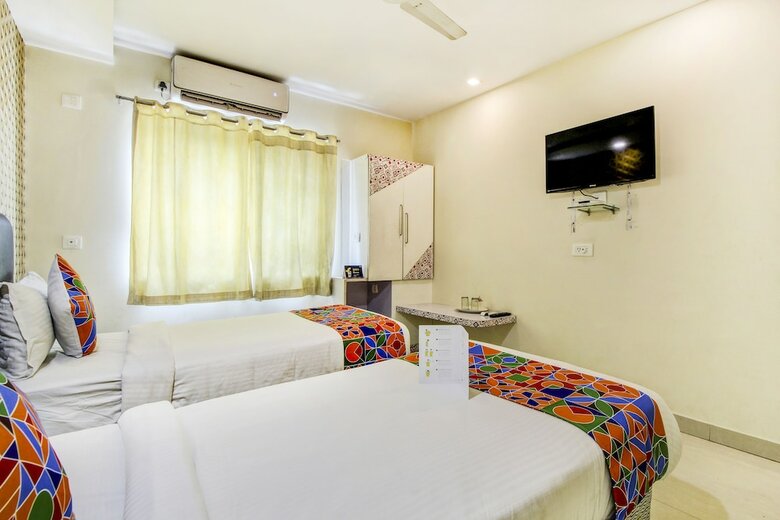 Fabhotel Sri Mayuri