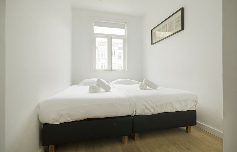 Ruby Van Gogh Apartments
