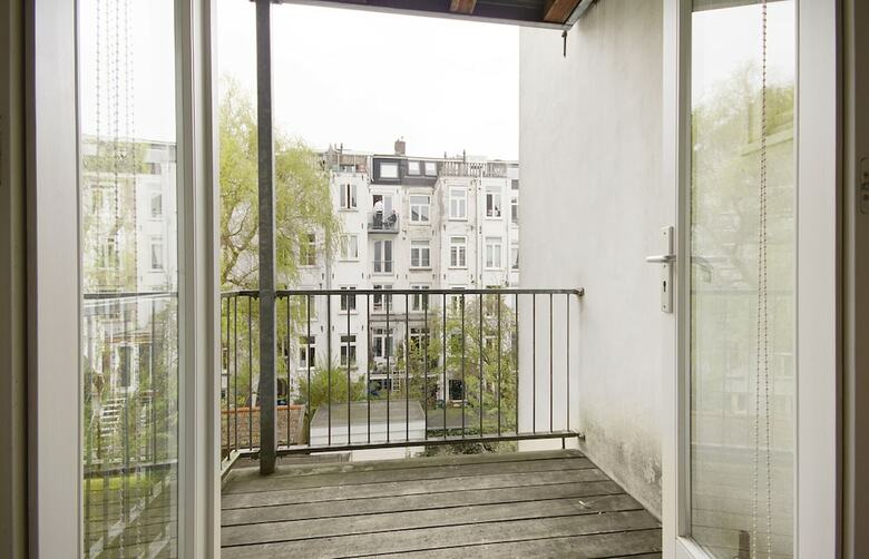 Ruby Van Gogh Apartments