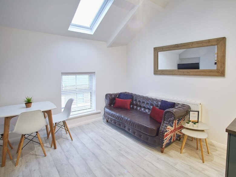 The Surfer's Loft Apartment