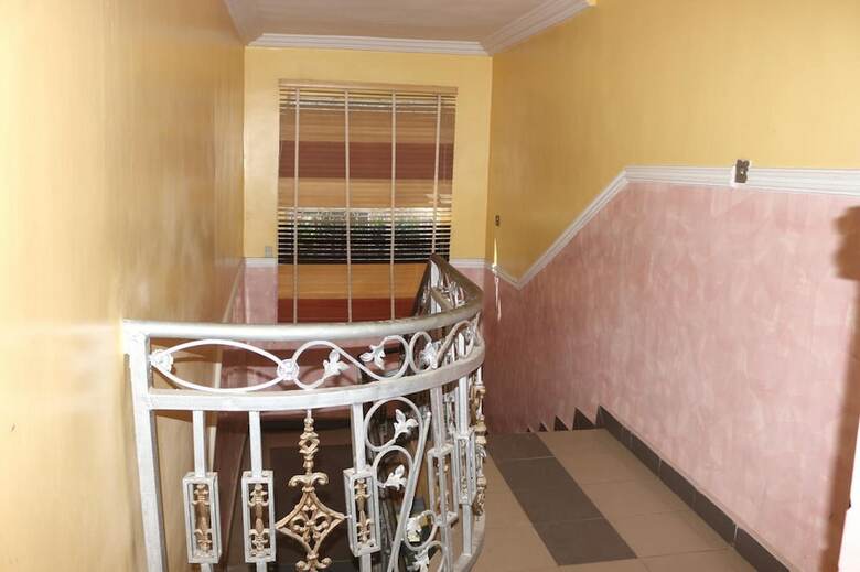 Lifeline Hotel And Suites