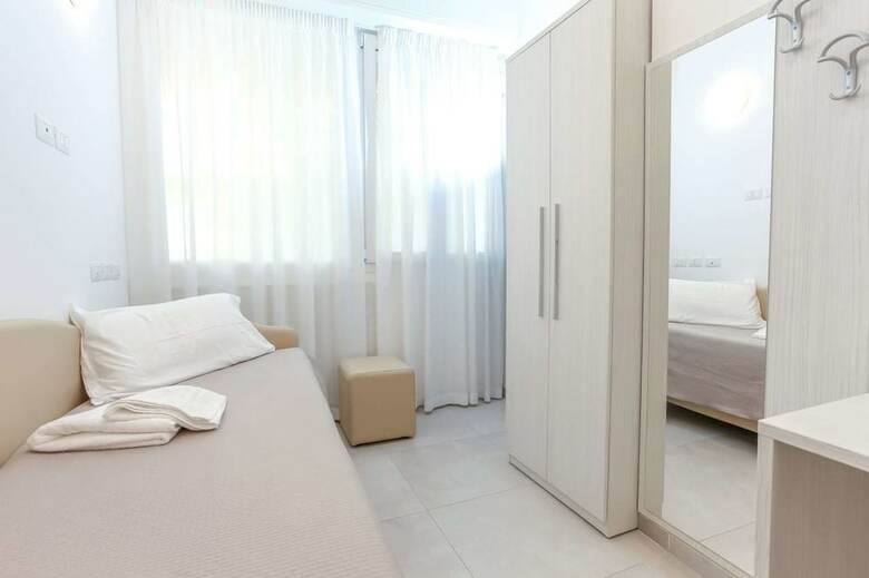 Hotel Tourist Meuble