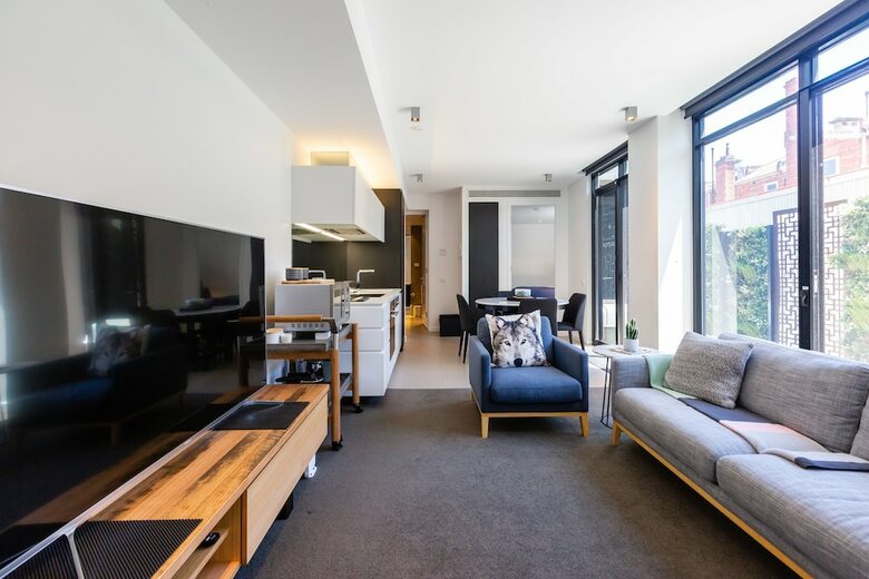 Rosa, 2bdr Richmond Apartment