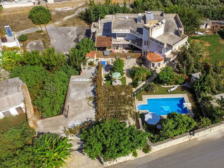 Niko's Art Villa