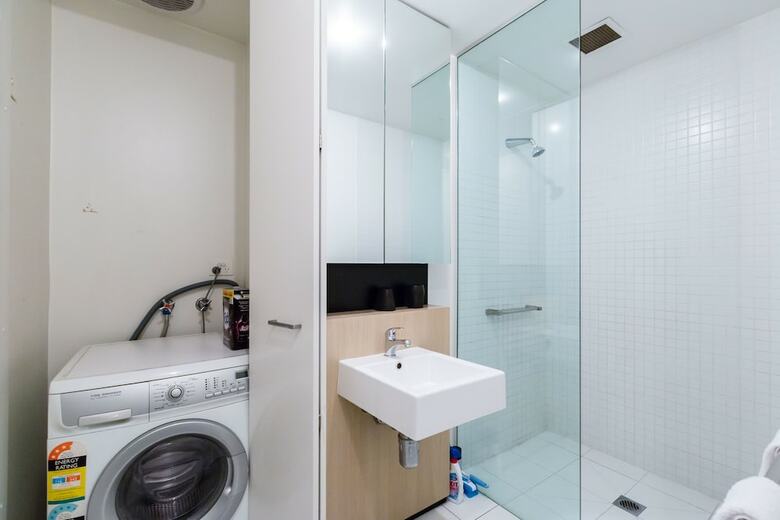 Cleo, 1bdr St Kilda Apartment
