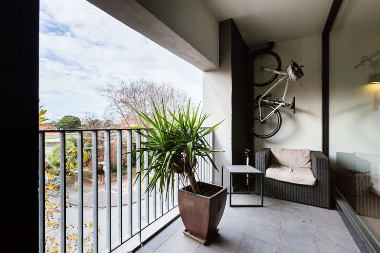 Cleo, 1bdr St Kilda Apartment