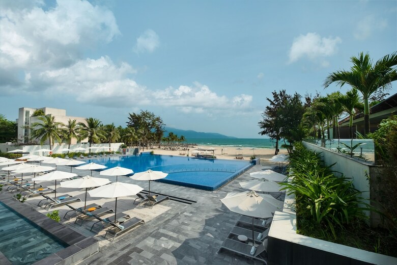 Hotel Pullman Danang Beach Resort