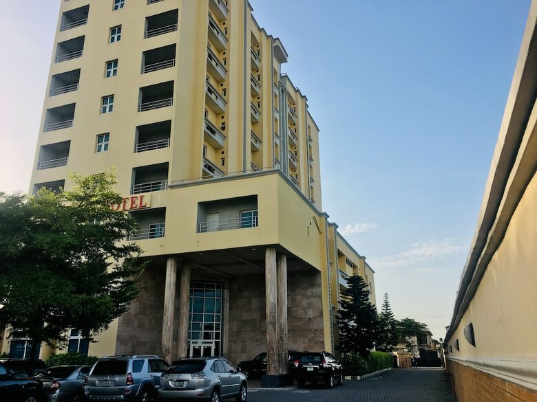 Peninsula Hotel & Towers