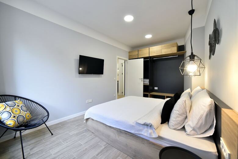 Fishnjak Apartments