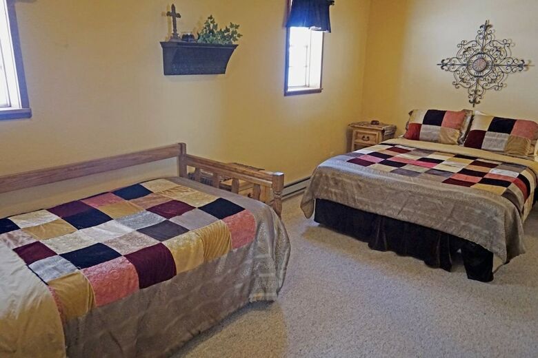 Duke_cabin