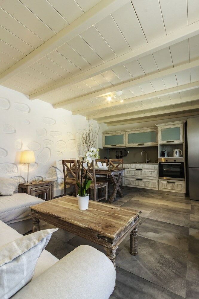 Lavish Suites
