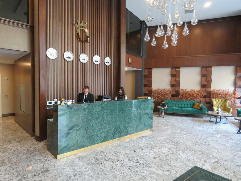 Q Hotel