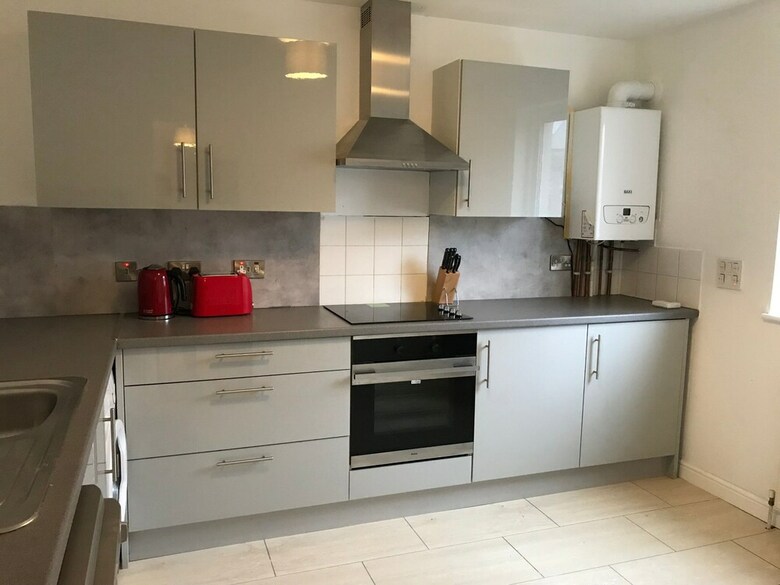 Modern 2 Bedroom Central Apartment