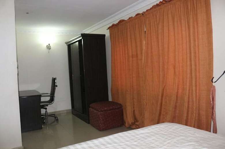 Hotel Michelle Suites