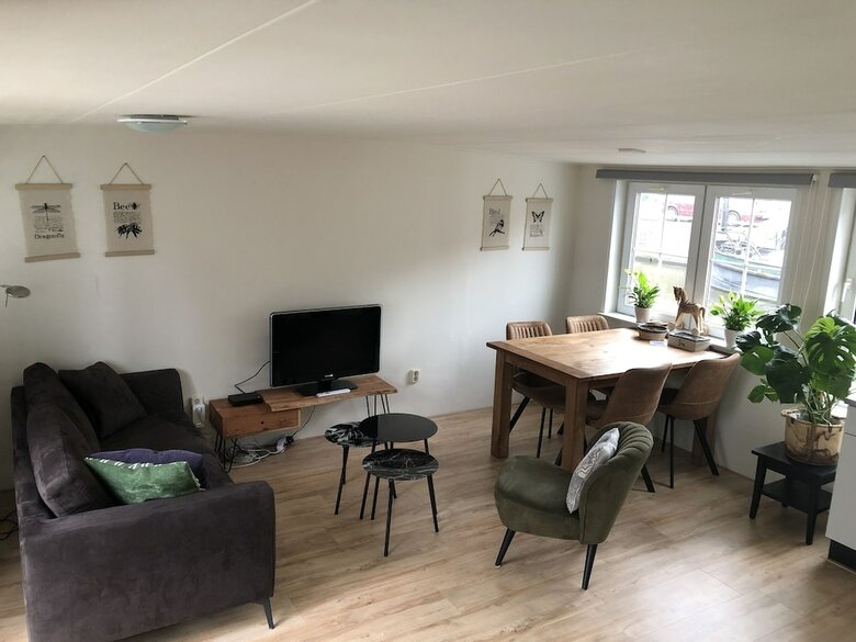 Slapen In Eigentijds Woonboot Hotel