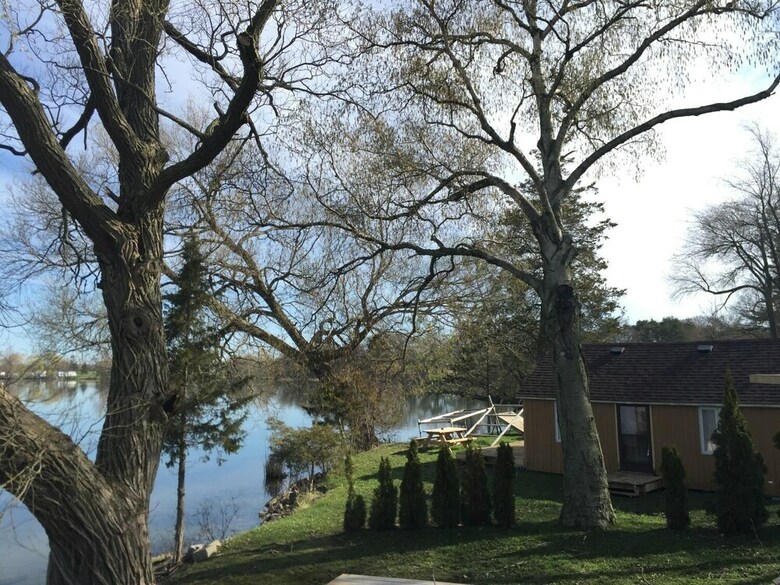 Cherry Lane Campground & Cottages