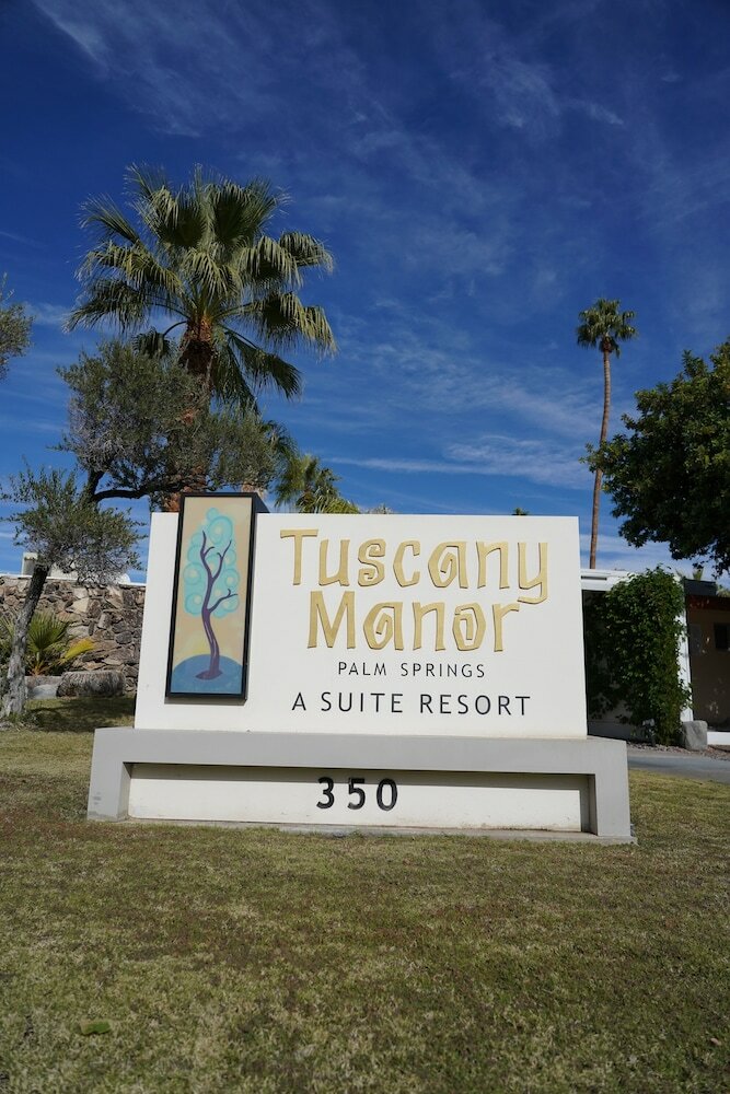 Hotel Tuscany Manor Suites