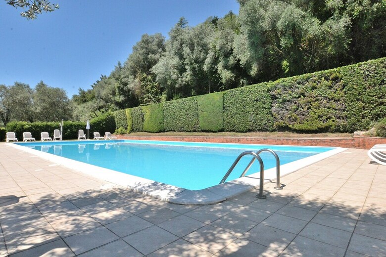 Apartment La Fiore 1 With Pool