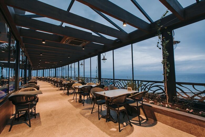 Peerless Resort Hotel