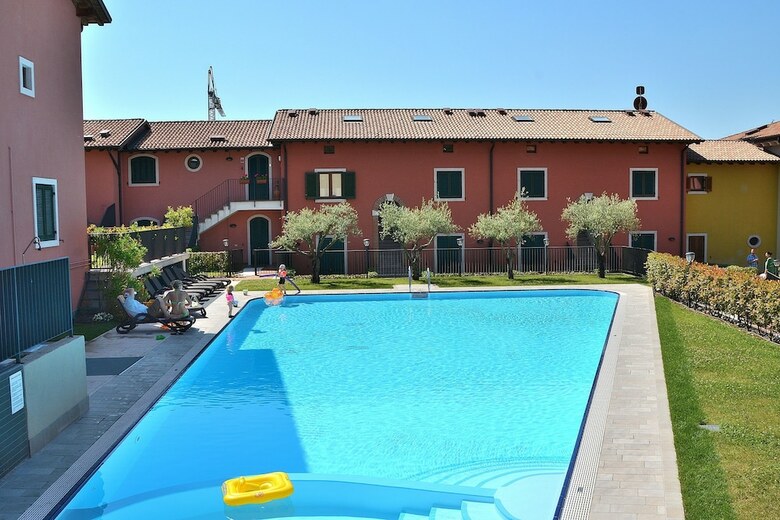 Apartamento Residence Corte La Fiorita With Pool