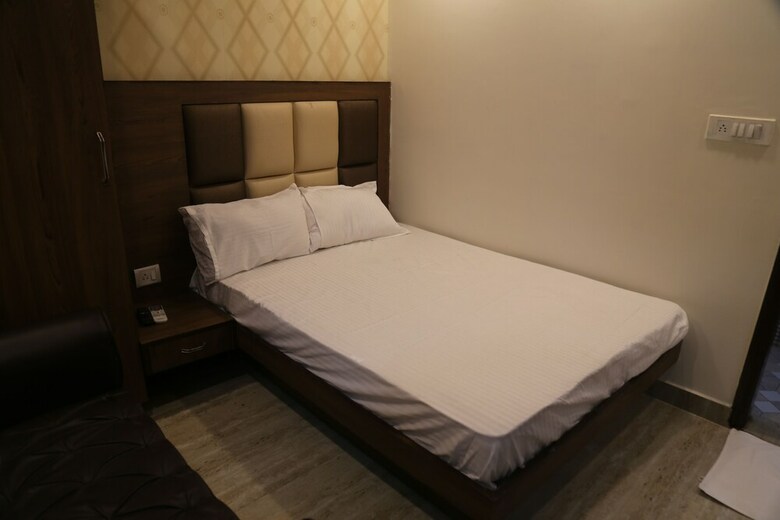 Mona Regency Hotel And Banquet