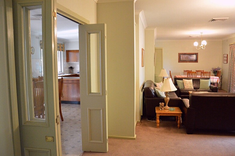Villa Clarence House, Bright