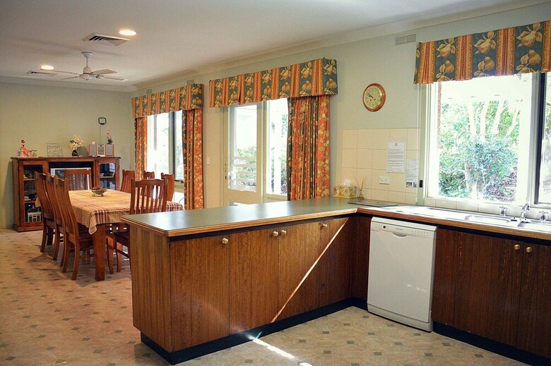 Villa Clarence House, Bright