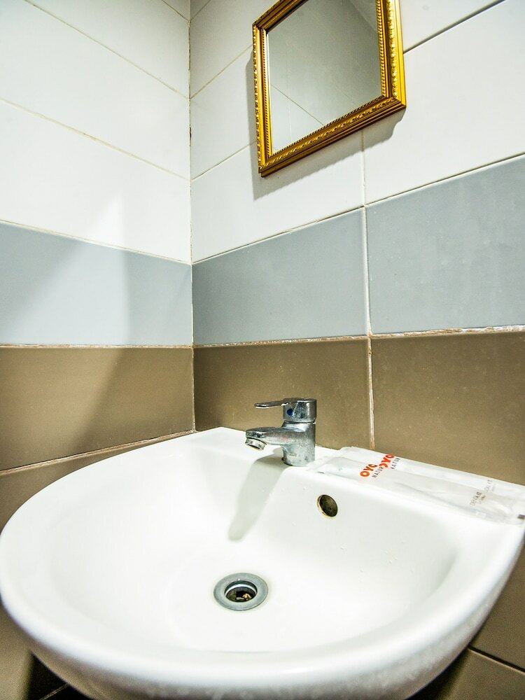 Hotel Oyo 443 Maria Cristina Arcade Suites