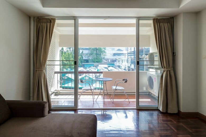 Hotel Le Vanvarothai Saladaeng Residence