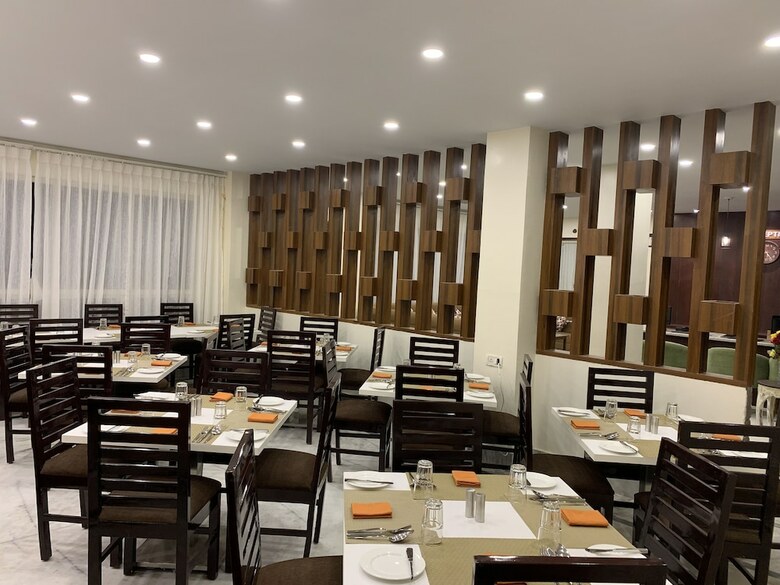Hotel The Aryan Regency