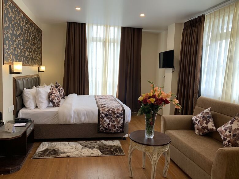 Hotel The Aryan Regency