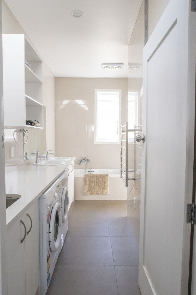 Arent - Serviced House - 14 Dignan St