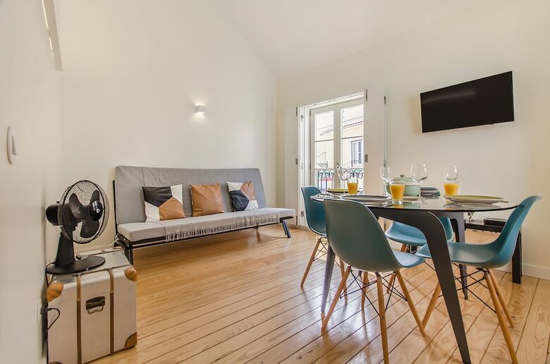 Design Apartment In Typical Alfama