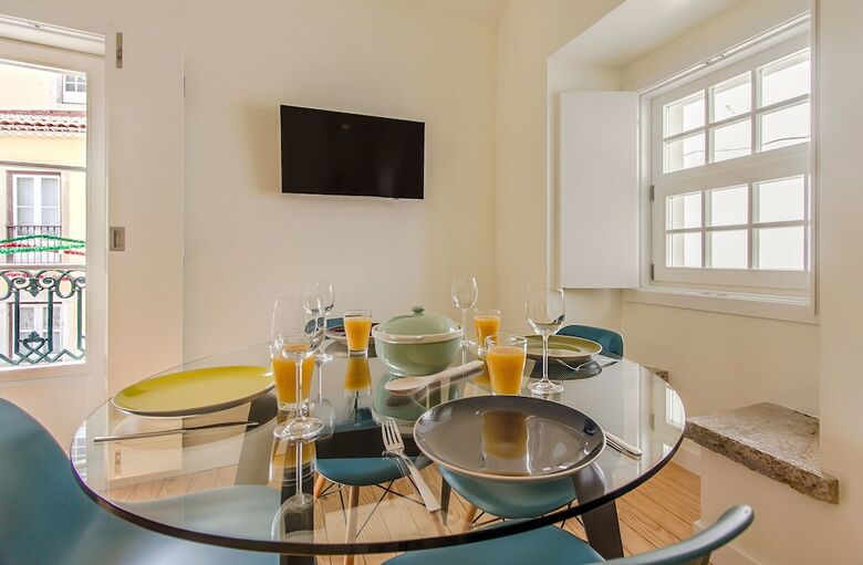 Design Apartment In Typical Alfama