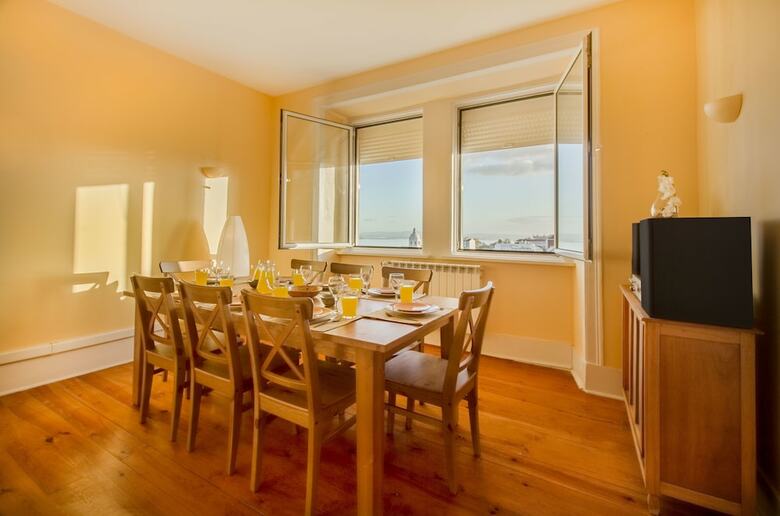 Apartamentos Bright & Beautiful Top Floor Gra�a Flat