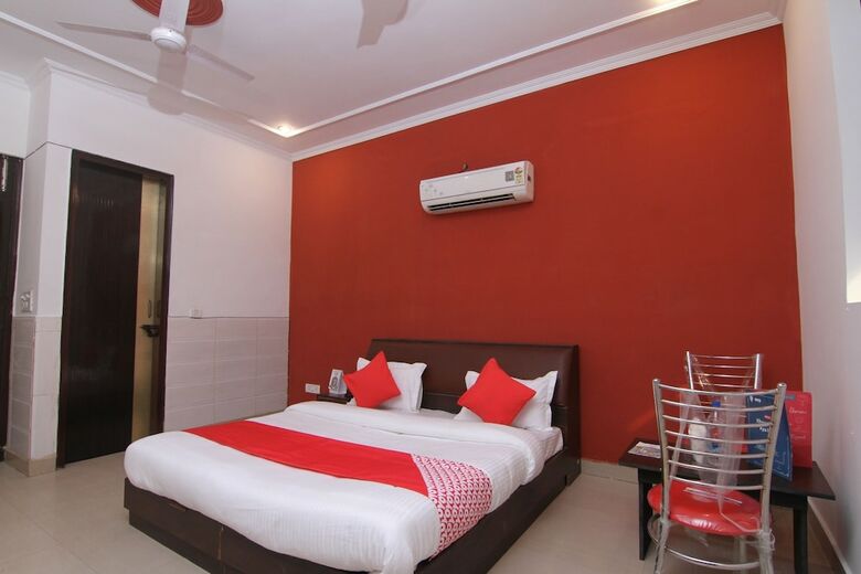 Hotel Oyo 18557 Palam Residency