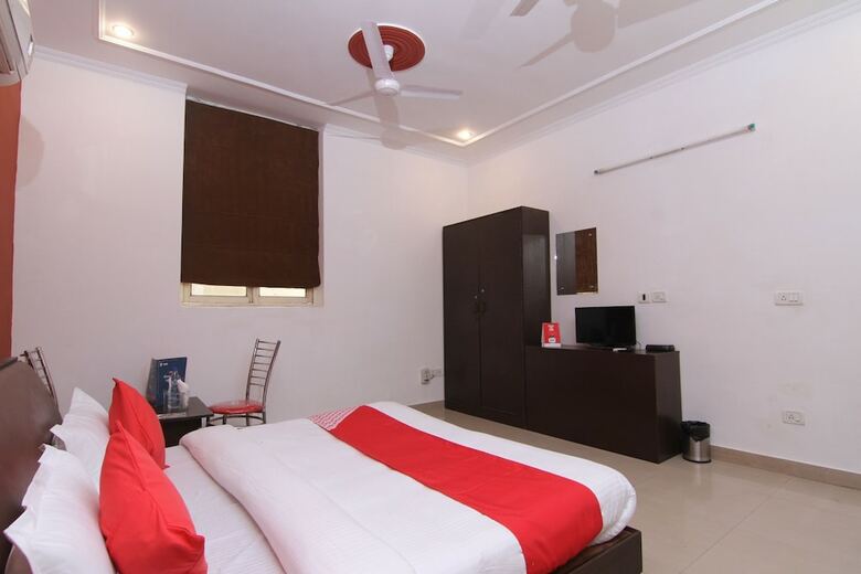 Hotel Oyo 18557 Palam Residency