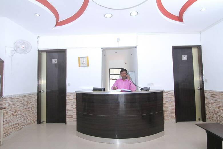 Hotel Oyo 18557 Palam Residency