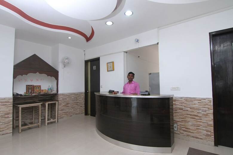 Hotel Oyo 18557 Palam Residency