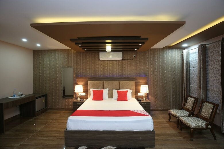 Oyo 27743 Hotel Platina