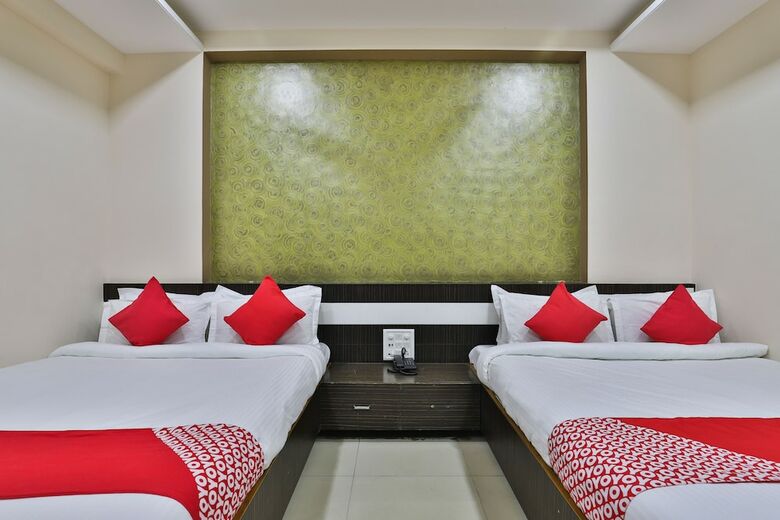 Hotel Oyo 27662 Varma Palace