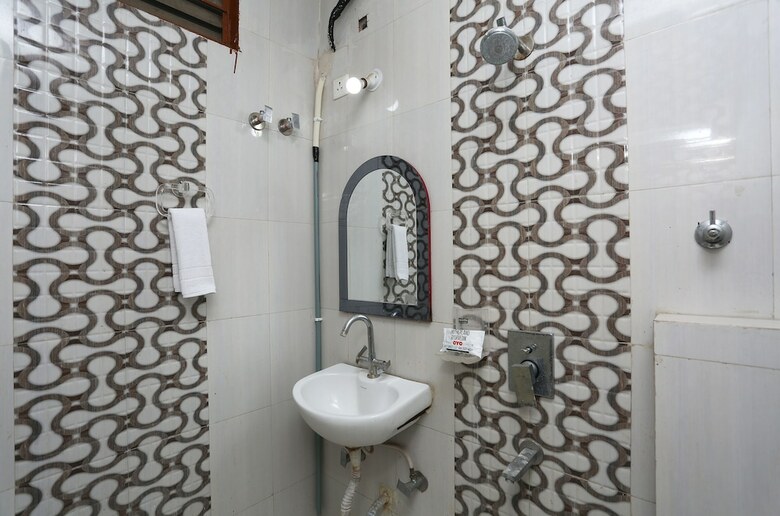 Oyo 22665 Hotel Dev Shree
