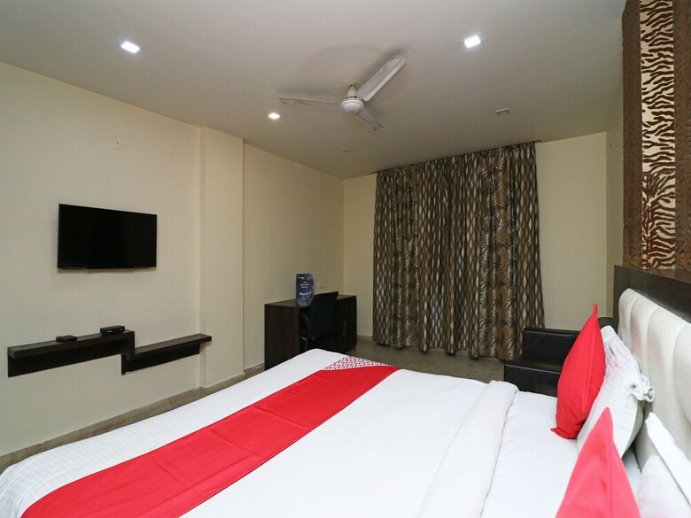 Oyo 23595 Hotel Tajway Inn